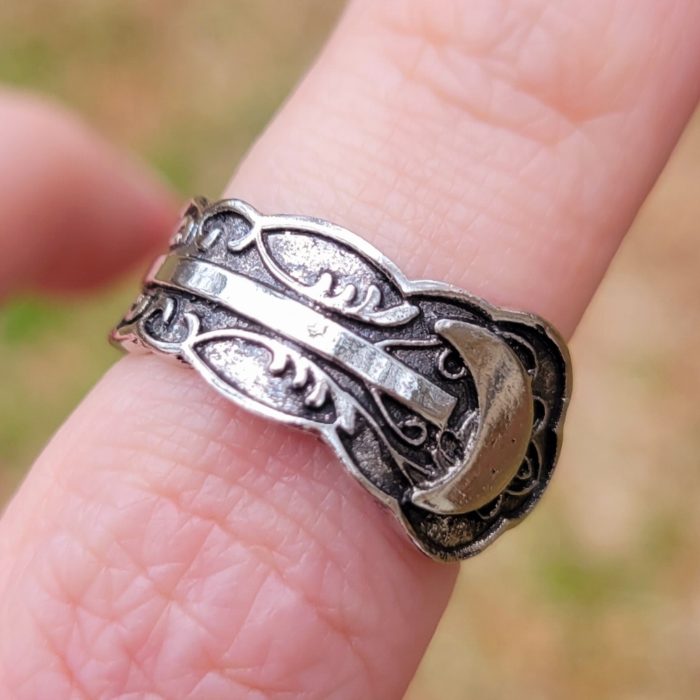 Metalwork Cresent Moon Silver Ring Size 6